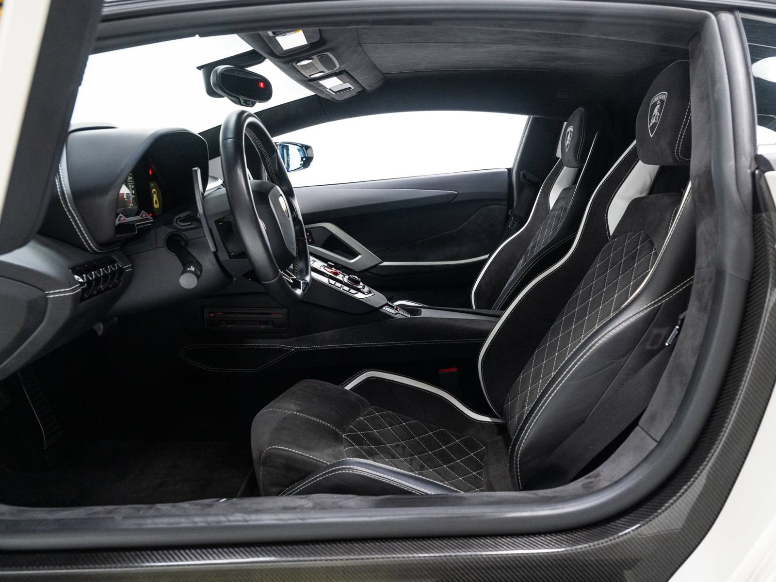 Used 2018 Lamborghini Aventador S AWD/4WD image 32