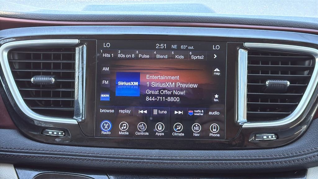 Used 2017 Chrysler Pacifica Limited image 25