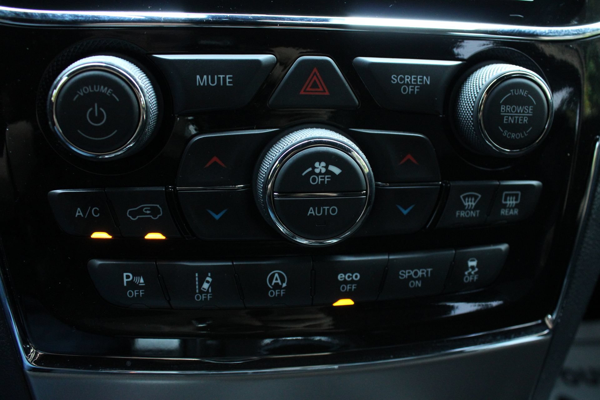 Used 2021 Jeep Grand Cherokee Laredo X AWD/4WD image 39