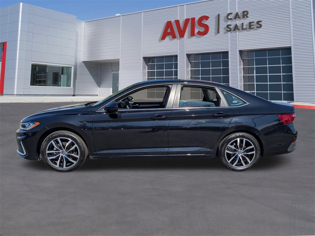 Used 2025 Volkswagen Jetta SE image 10