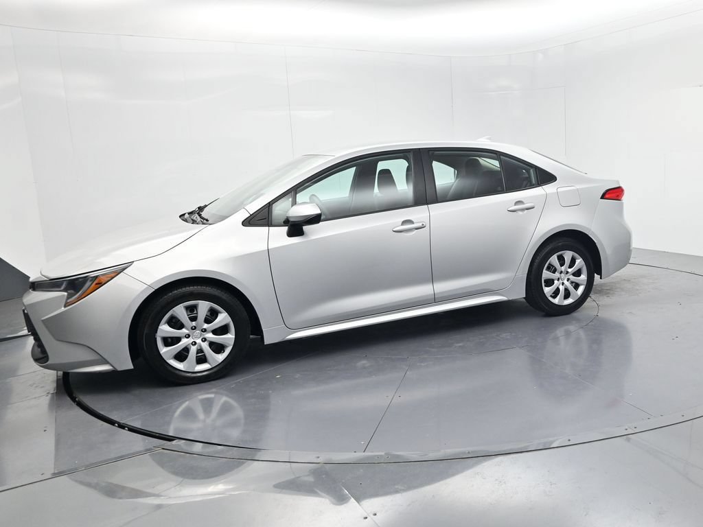 Used 2023 Toyota Corolla LE FWD image 4