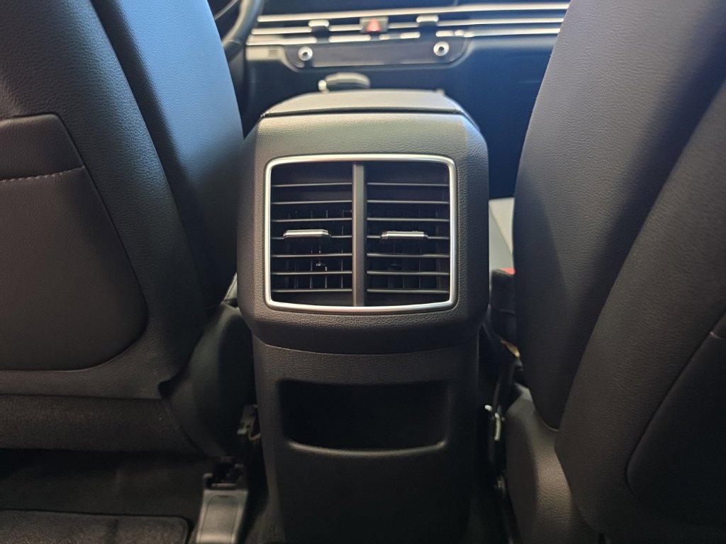 Certified 2026 Kia Sportage EX w/ EX Panorama Roof Package FWD image 37