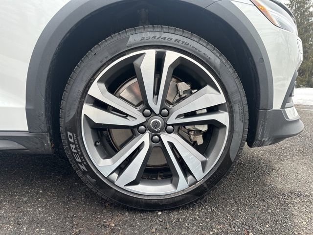 Certified 2025 Volvo V60 B5 Cross Country Plus image 11