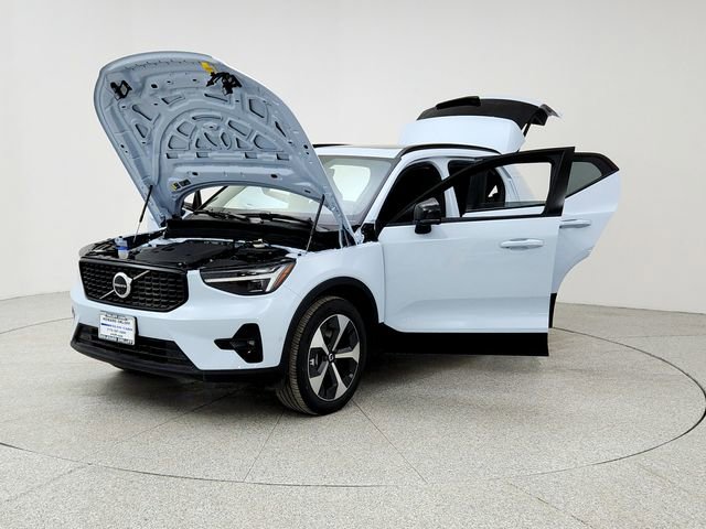 New 2026 Volvo XC40 B5 Plus w/ Protection Package Premier image 9