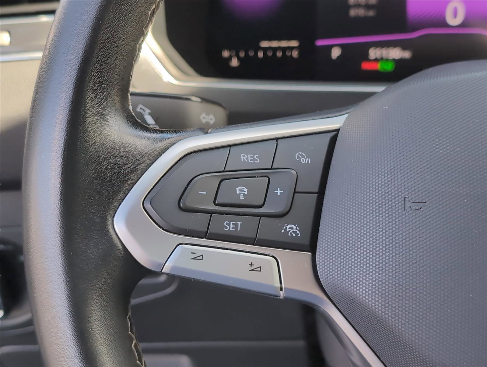 Used 2023 Volkswagen Tiguan SE R-Line image 25