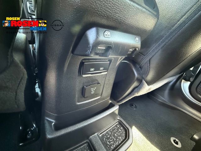 Used 2023 Jeep Wrangler Unlimited Sahara w/ Cold Weather Group AWD/4WD image 32