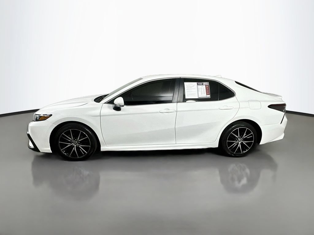 Used 2023 Toyota Camry SE FWD image 5