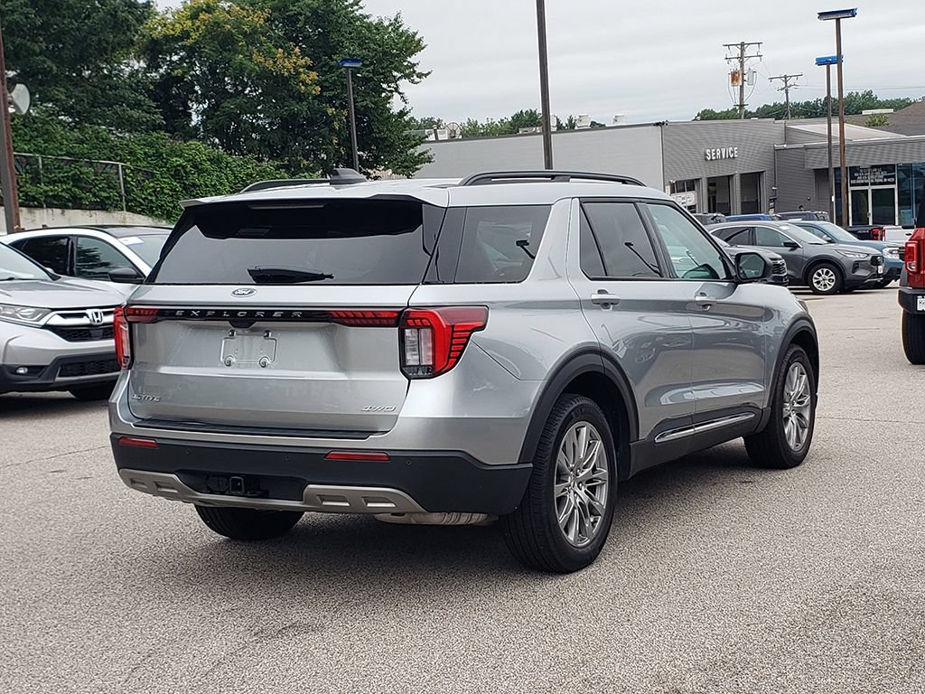 Used 2025 Ford Explorer Active w/ Active Comfort Package AWD/4WD image 5