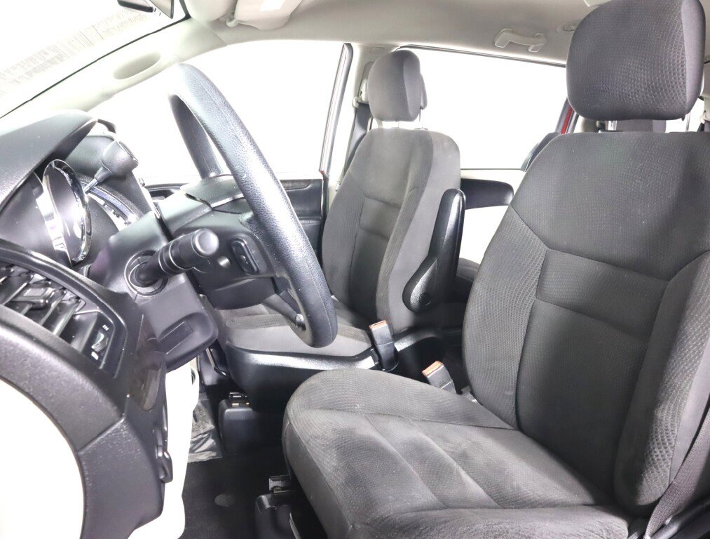 Used 2018 Dodge Grand Caravan SE w/ UConnect Hands-Free Group image 22