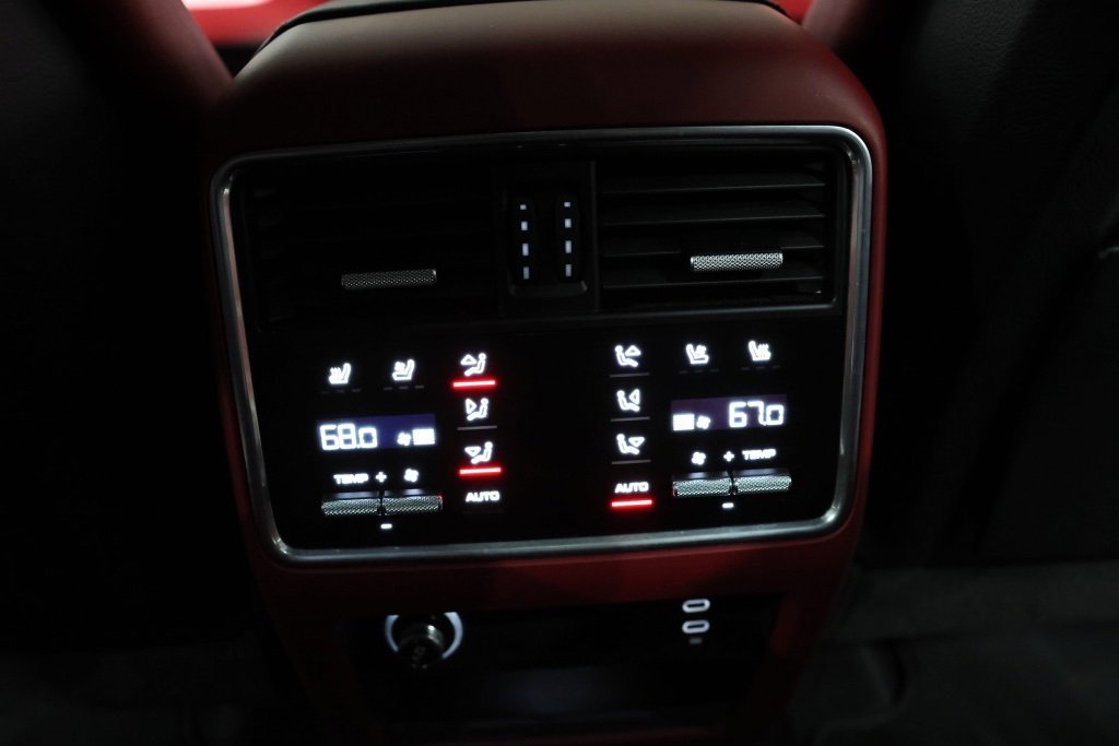 Used 2022 Porsche Cayenne Turbo image 44