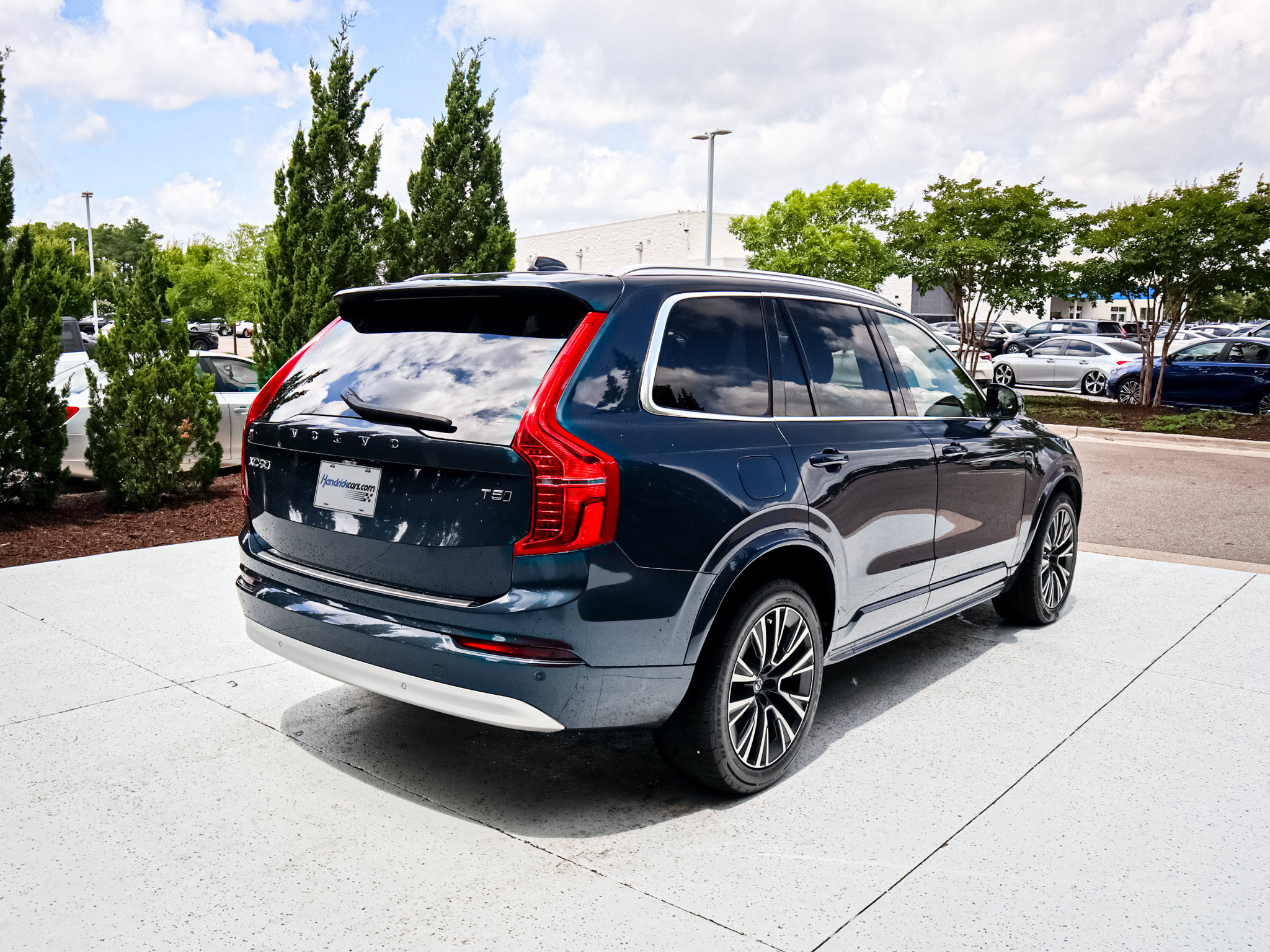 Used 2022 Volvo XC90 T5 Momentum w/ Climate Package AWD/4WD image 11