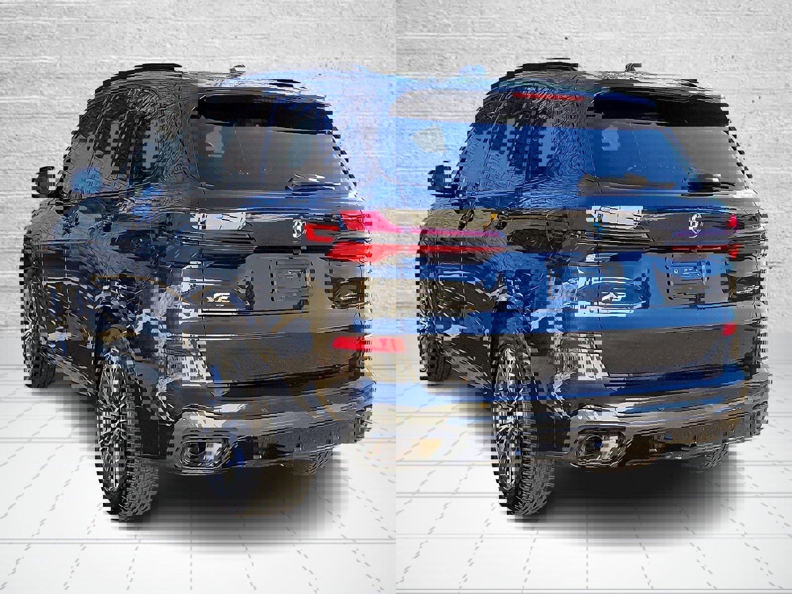 Used 2026 BMW X5 xDrive50e w/ M Sport Package image 4