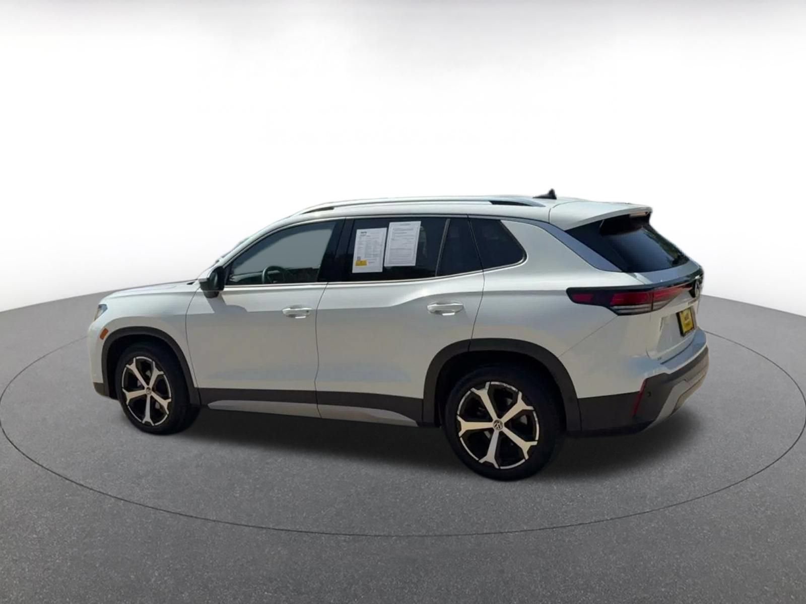 Used 2026 Volkswagen Tiguan SE FWD image 9