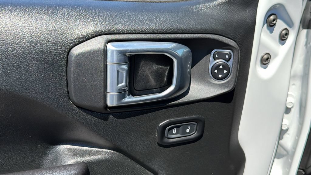 Used 2021 Jeep Wrangler Unlimited Rubicon AWD/4WD image 26