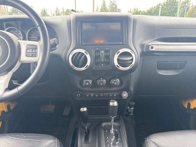 Used 2015 Jeep Wrangler Unlimited Sahara AWD/4WD image 19