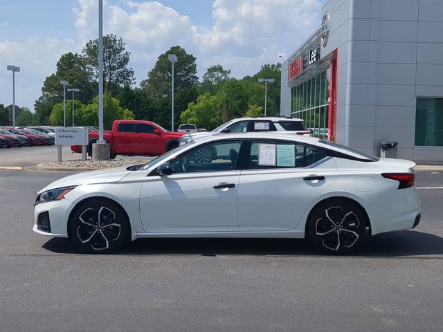 Used 2023 Nissan Altima 2.5 SR w/ SR Premium Package FWD image 6