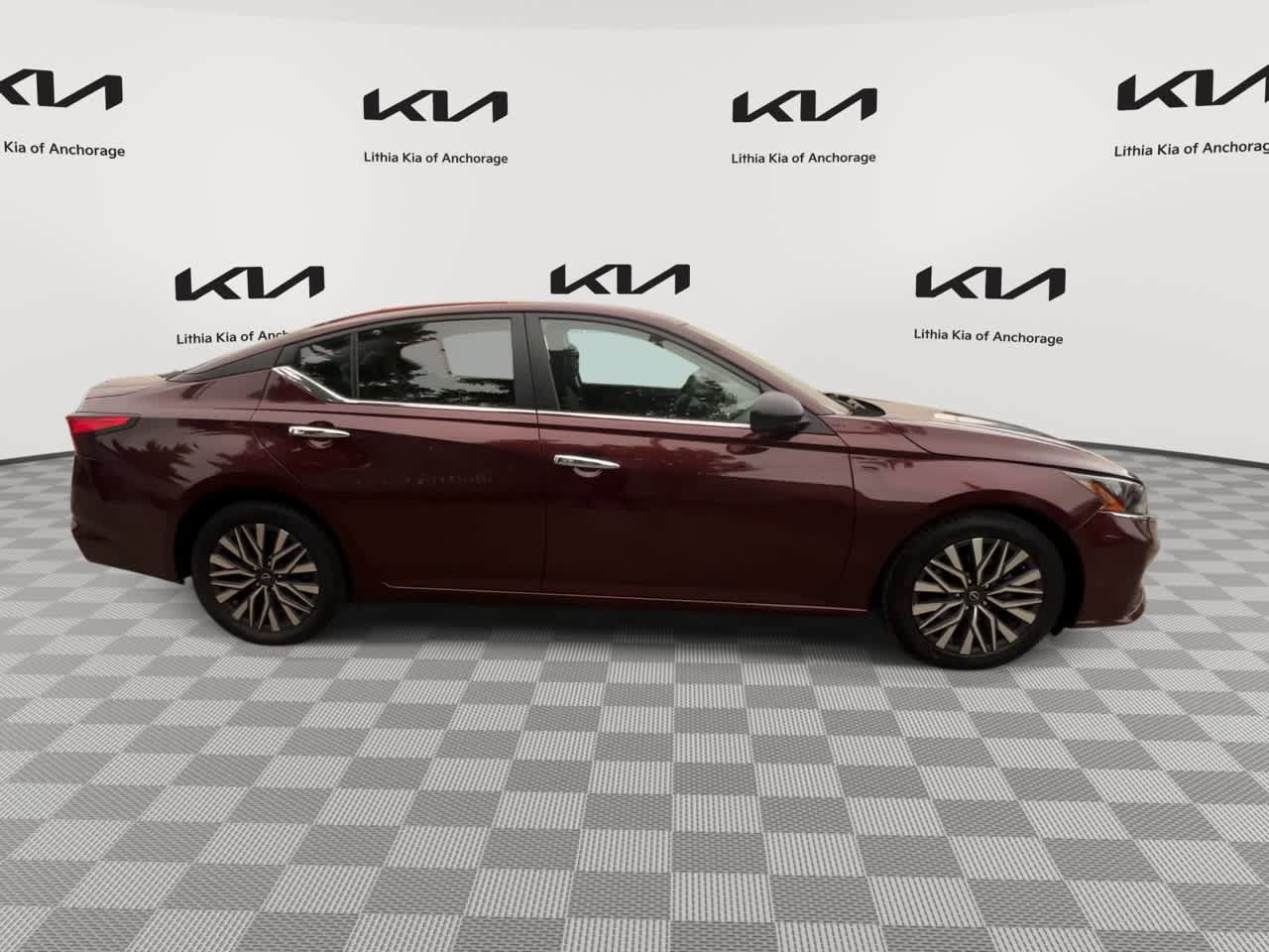 Used 2024 Nissan Altima 2.5 SV FWD image 9