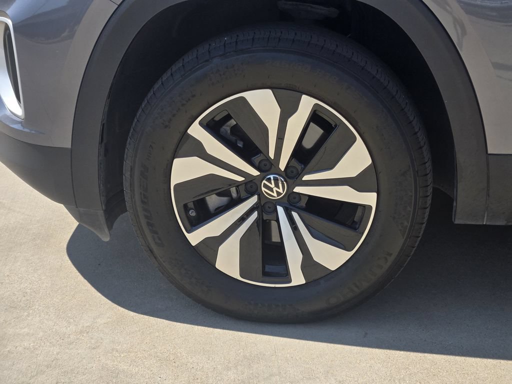 Used 2024 Volkswagen Atlas SE AWD/4WD image 17