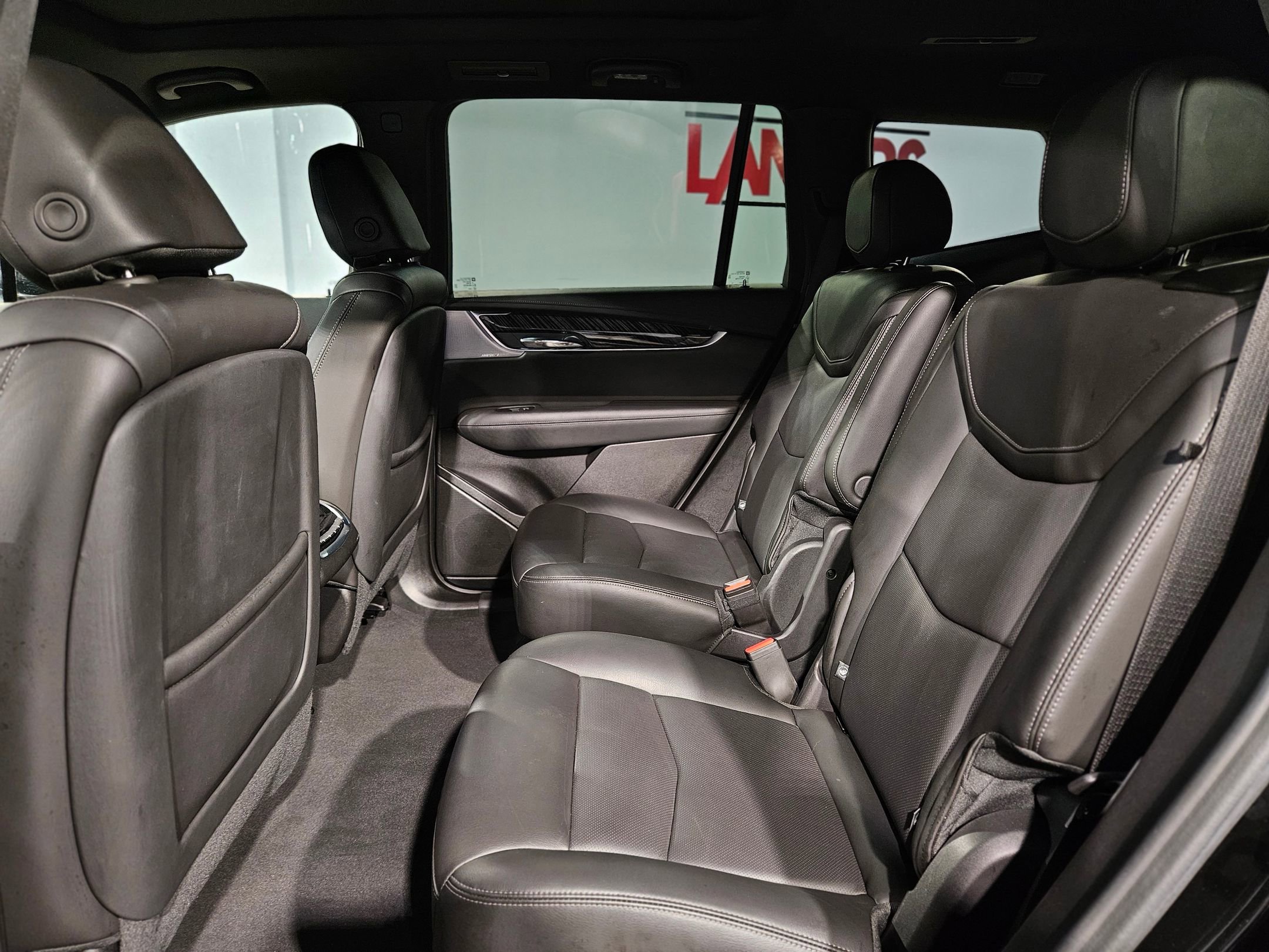 Used 2025 Cadillac XT6 Premium Luxury image 38