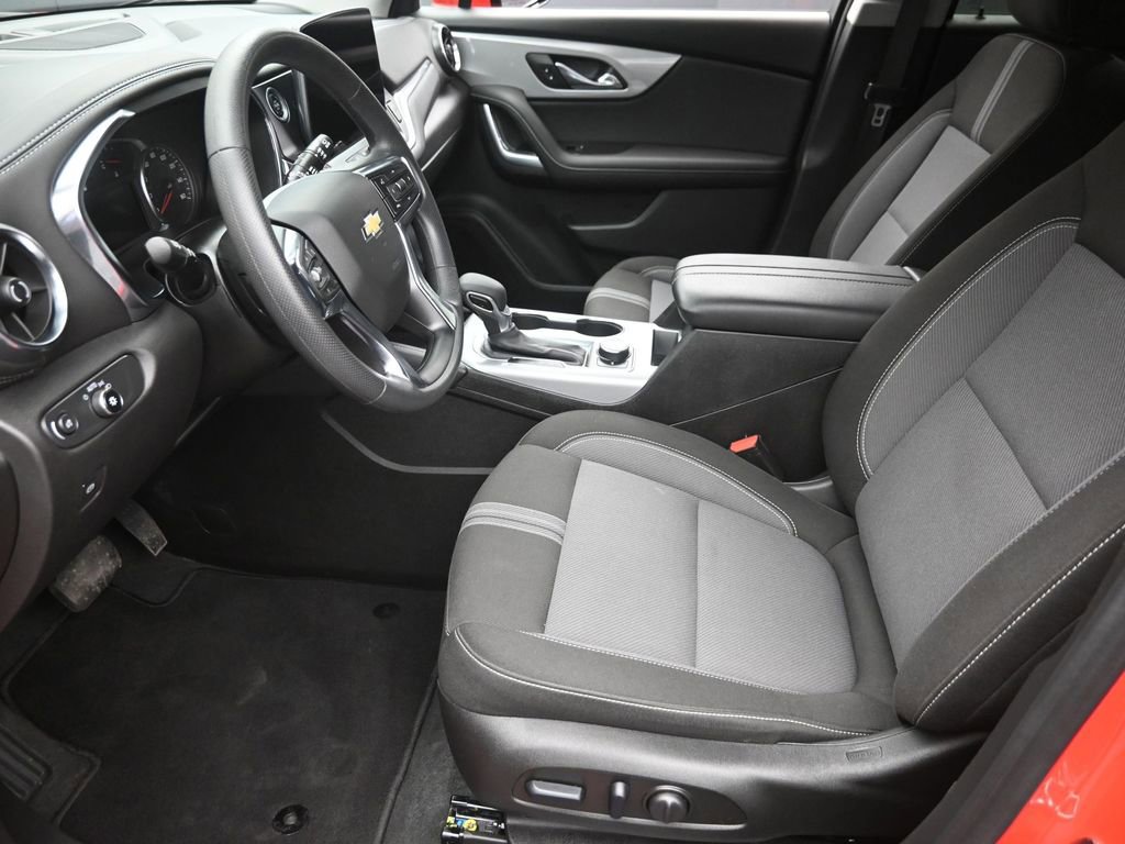 Used 2025 Chevrolet Blazer LT image 11