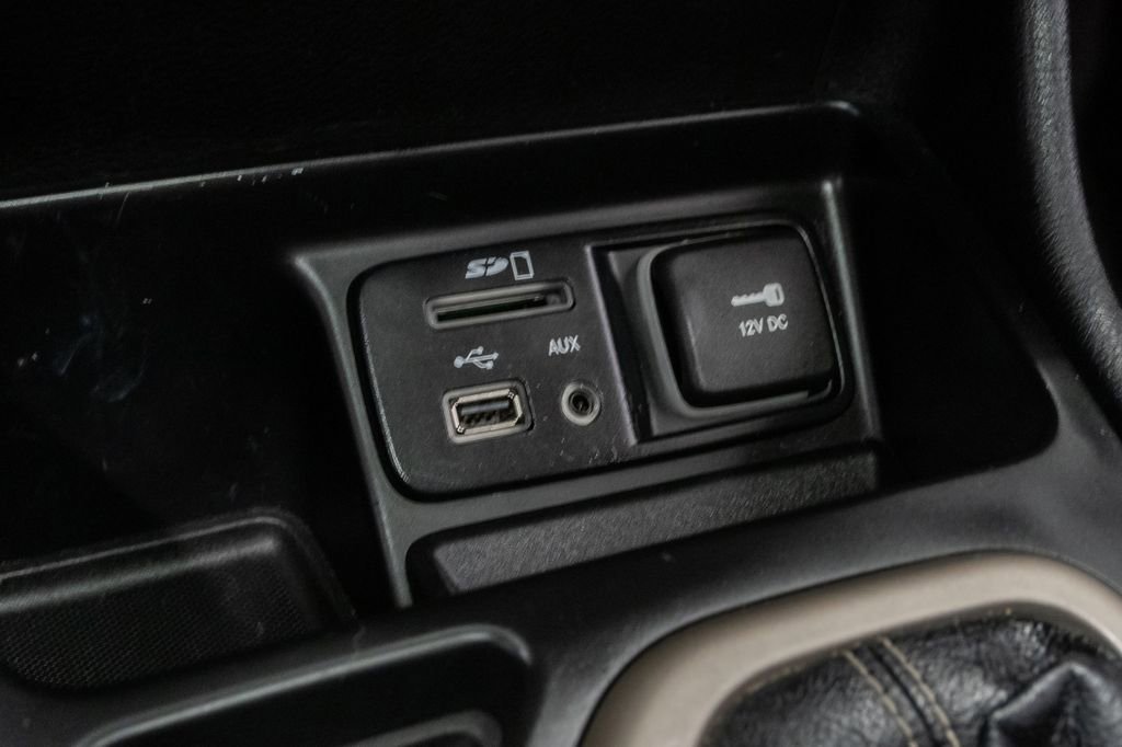Used 2015 Jeep Cherokee Latitude w/ Comfort/Convenience Group FWD image 22