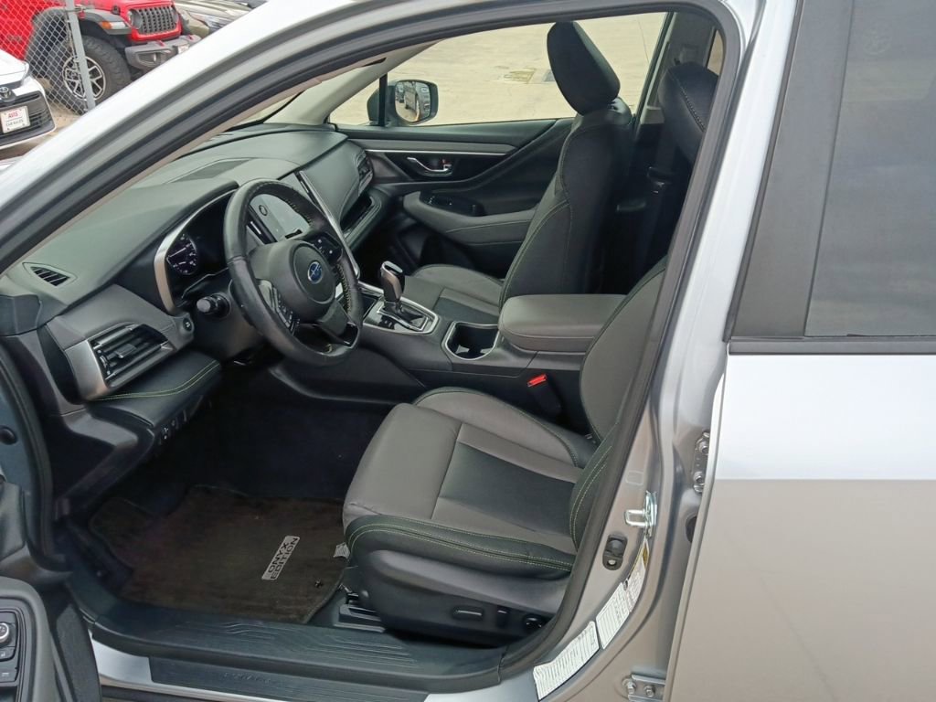 Used 2025 Subaru Outback Onyx Edition image 3
