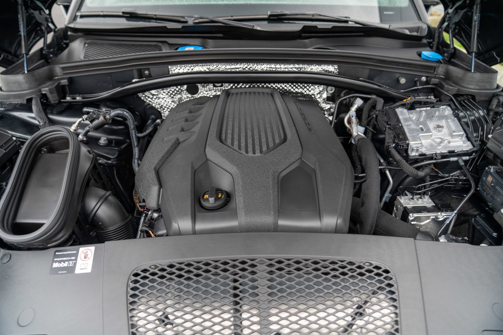 New 2026 Porsche Macan AWD/4WD image 29
