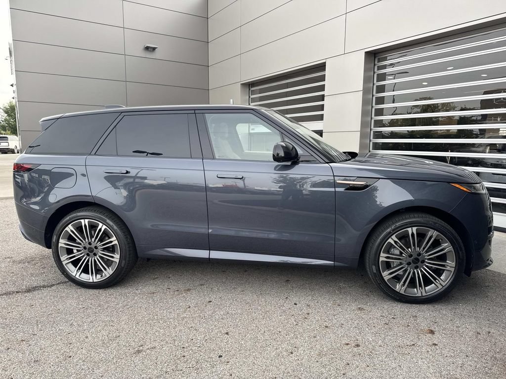 New 2026 Land Rover Range Rover Sport Dynamic SE AWD/4WD image 7