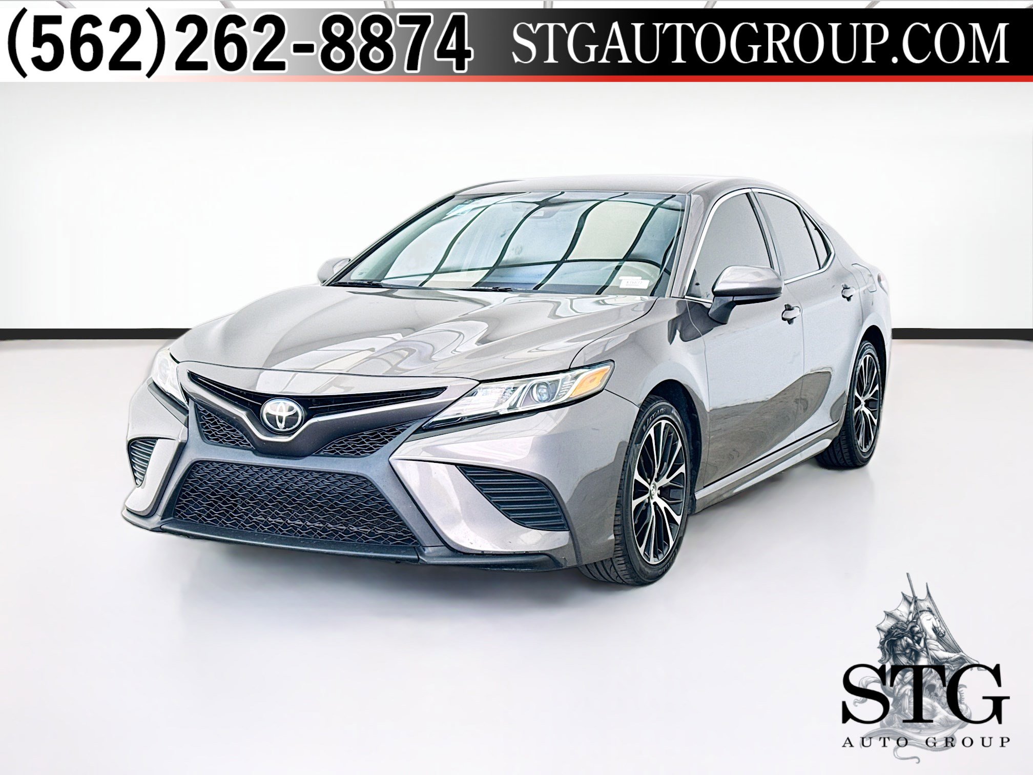 Used 2020 Toyota Camry SE image 1