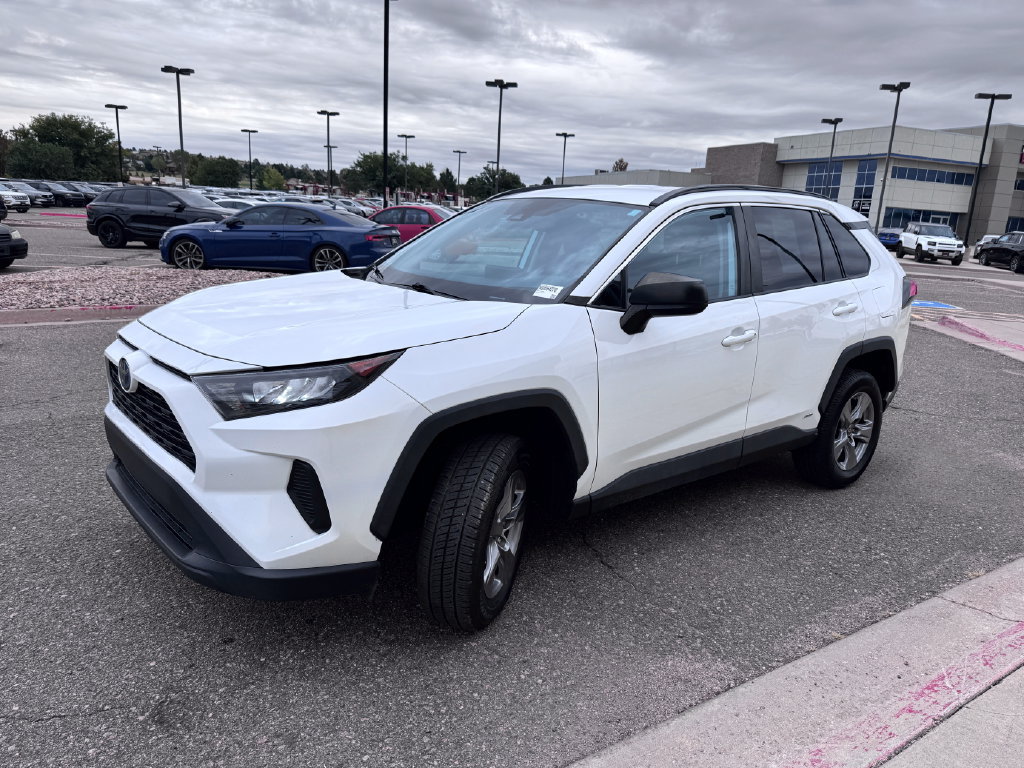 Used 2022 Toyota RAV4 LE AWD/4WD image 4