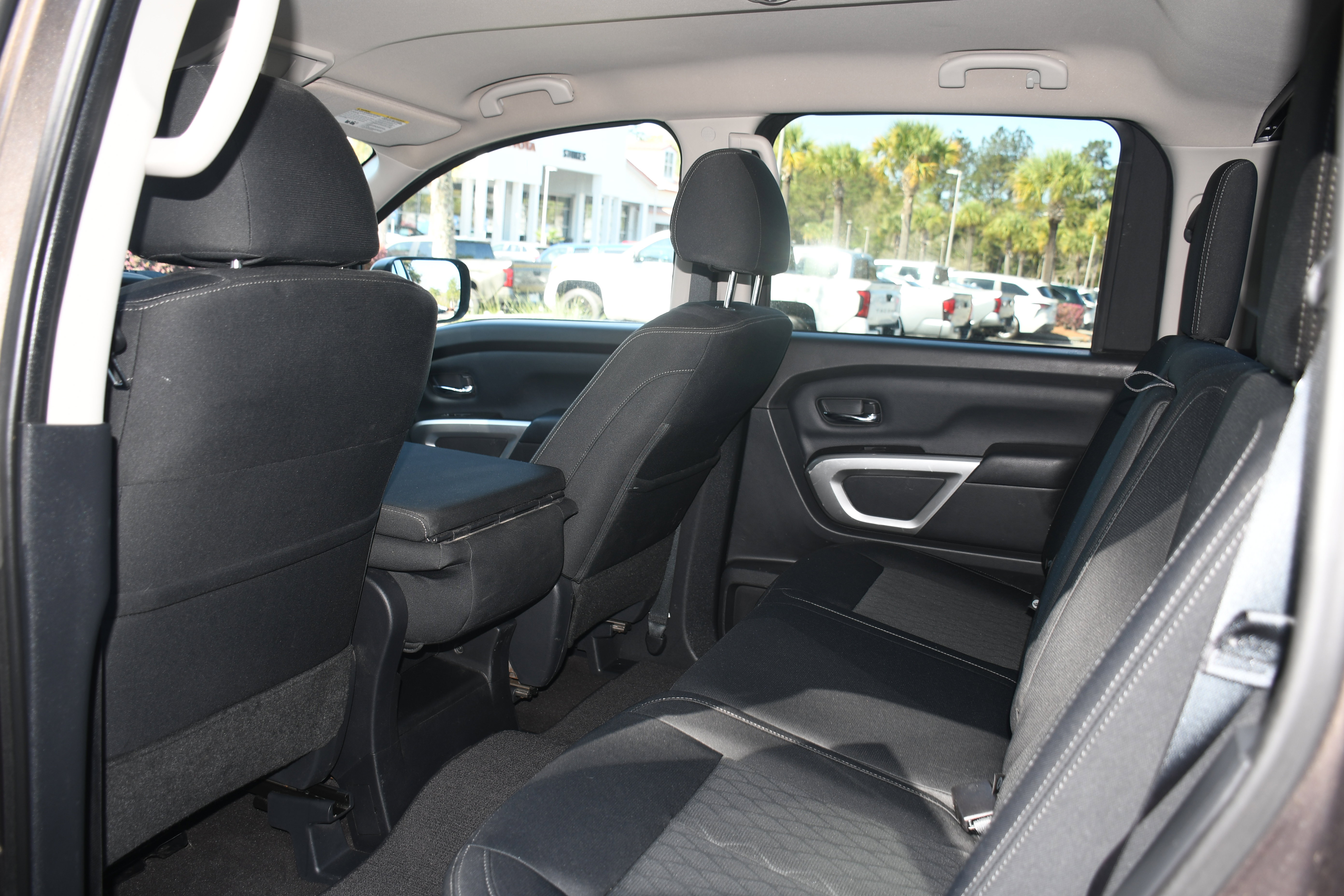 Used 2019 Nissan Titan SV image 14