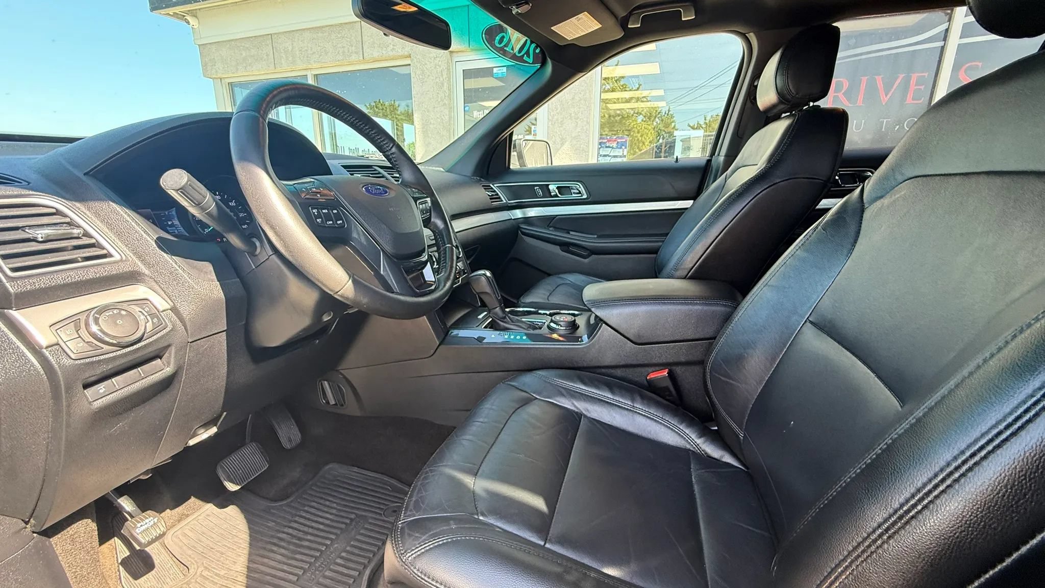 Used 2016 Ford Explorer XLT w/ Equipment Group 202A AWD/4WD image 10