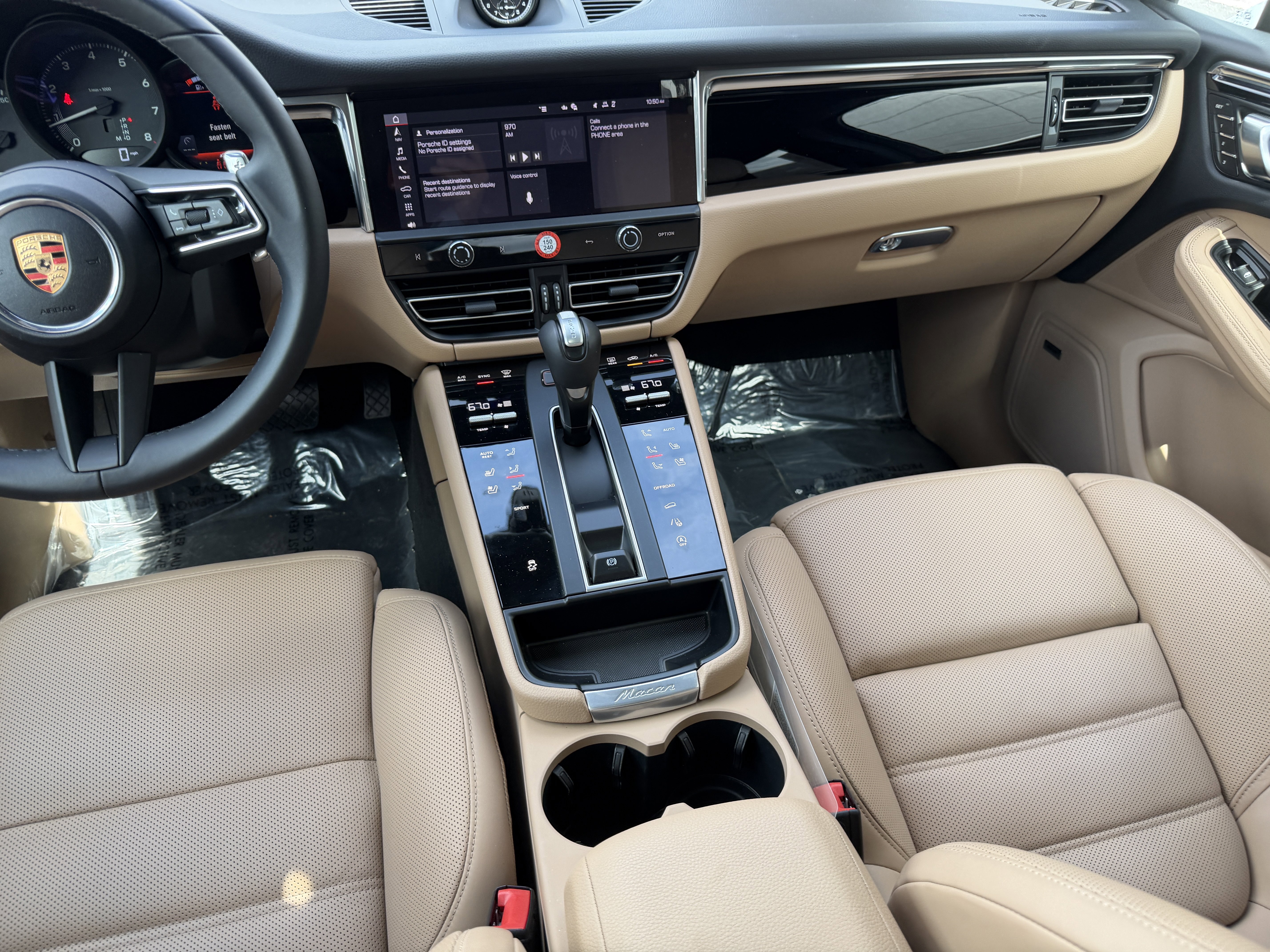 Certified 2025 Porsche Macan AWD/4WD image 18