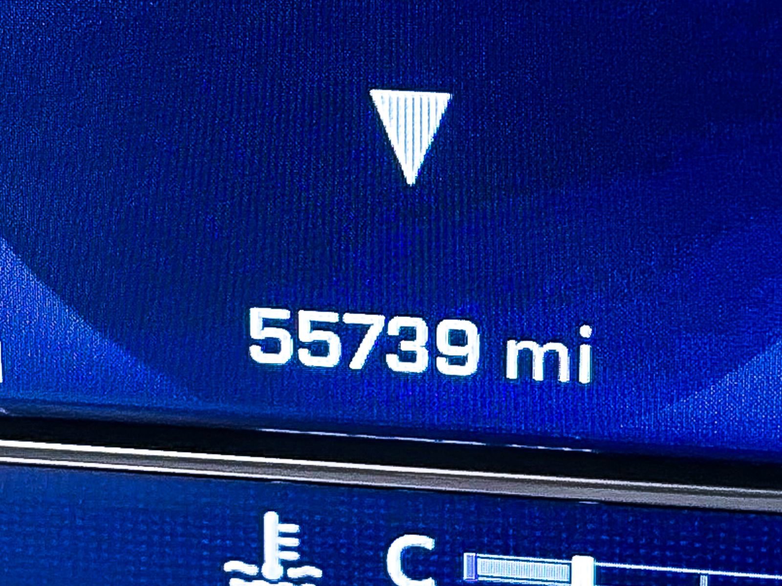 Used 2023 Chevrolet Suburban Premier w/ Premium Package image 37