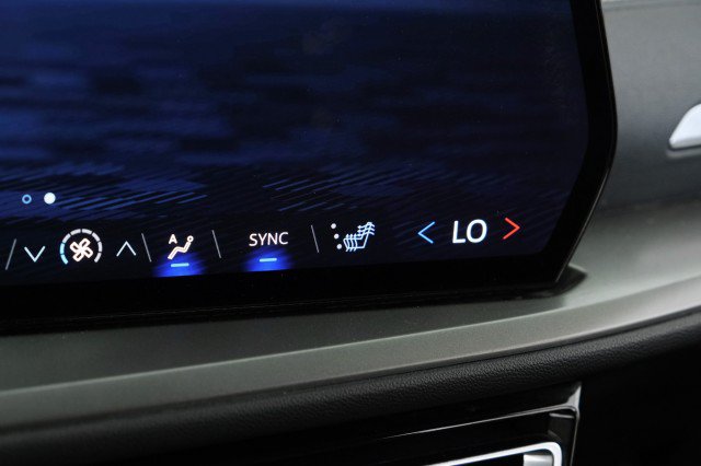 Used 2025 Chevrolet Traverse LT w/ LPO, Floor Liner Package FWD image 21