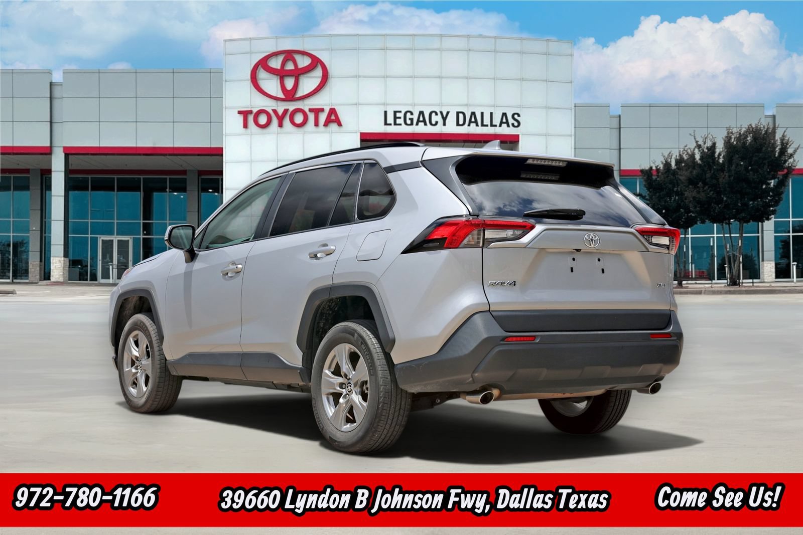 Used 2024 Toyota RAV4 XLE FWD image 7