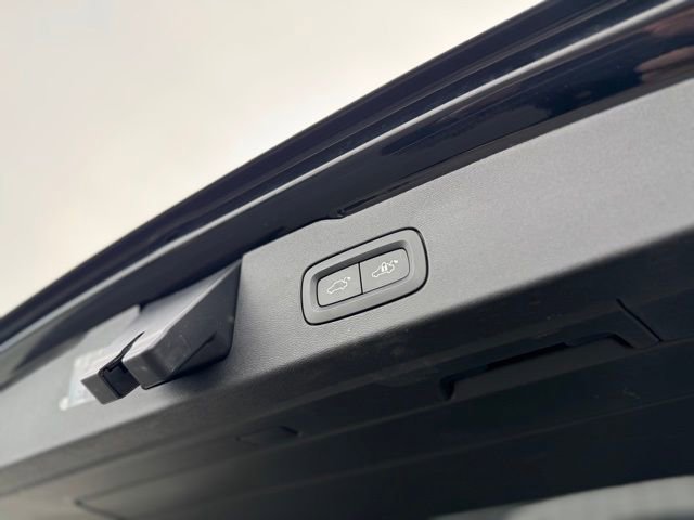 Used 2021 Volvo V60 T5 Cross Country w/ Climate Package image 34