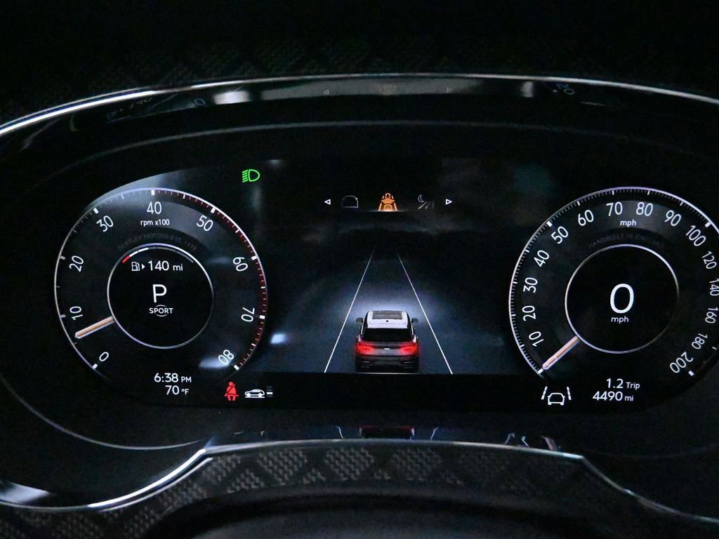 Used 2025 Bentley Bentayga image 54