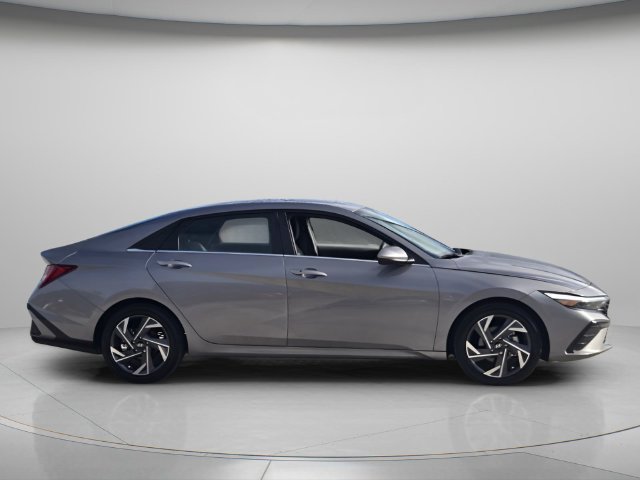 Used 2024 Hyundai Elantra SEL w/ Convenience Package FWD image 7