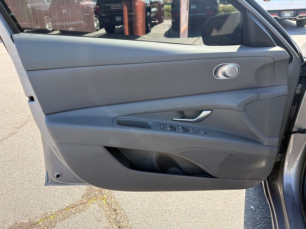 Used 2025 Hyundai Elantra Blue w/ Cargo Package FWD image 10