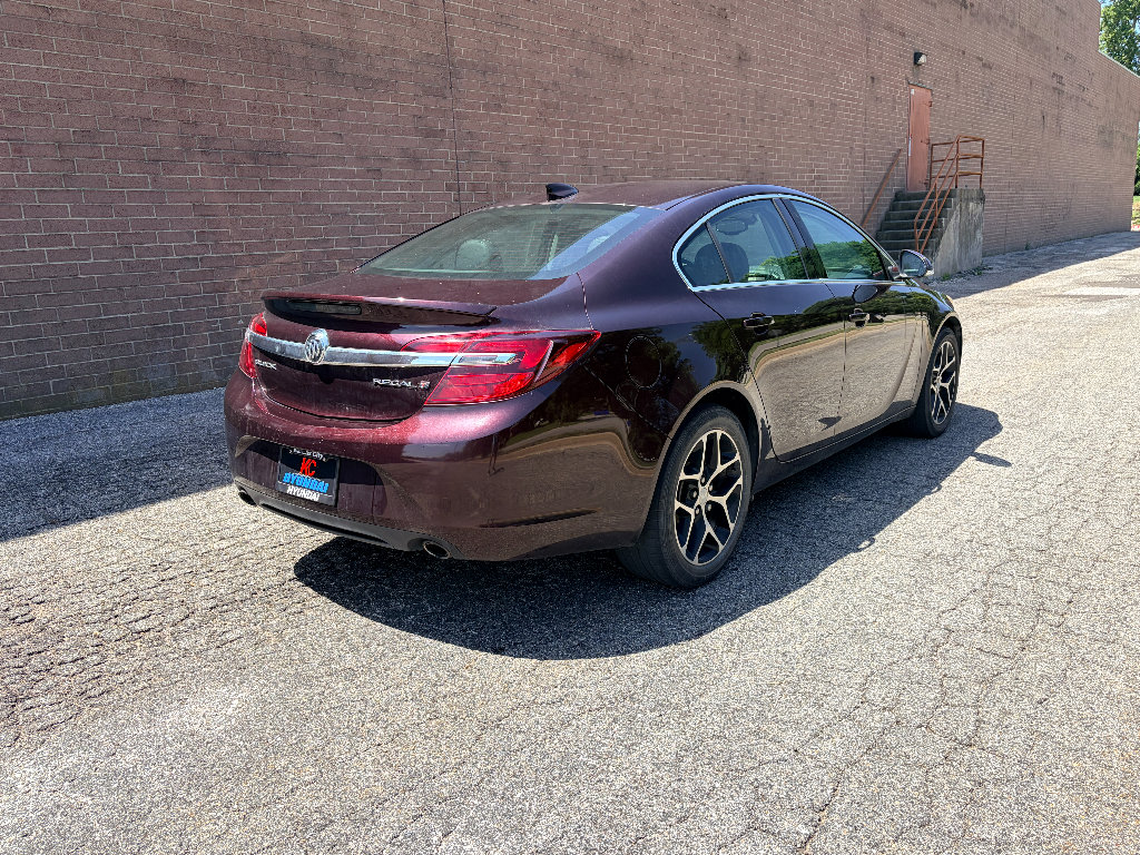 Used 2017 Buick Regal Sport Touring FWD image 5