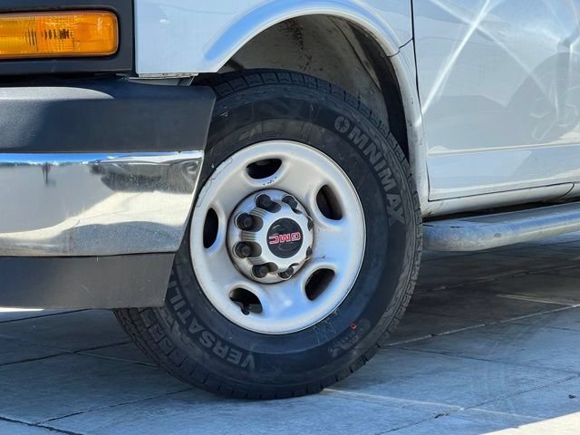 Used 2019 GMC Savana 2500 RWD image 2