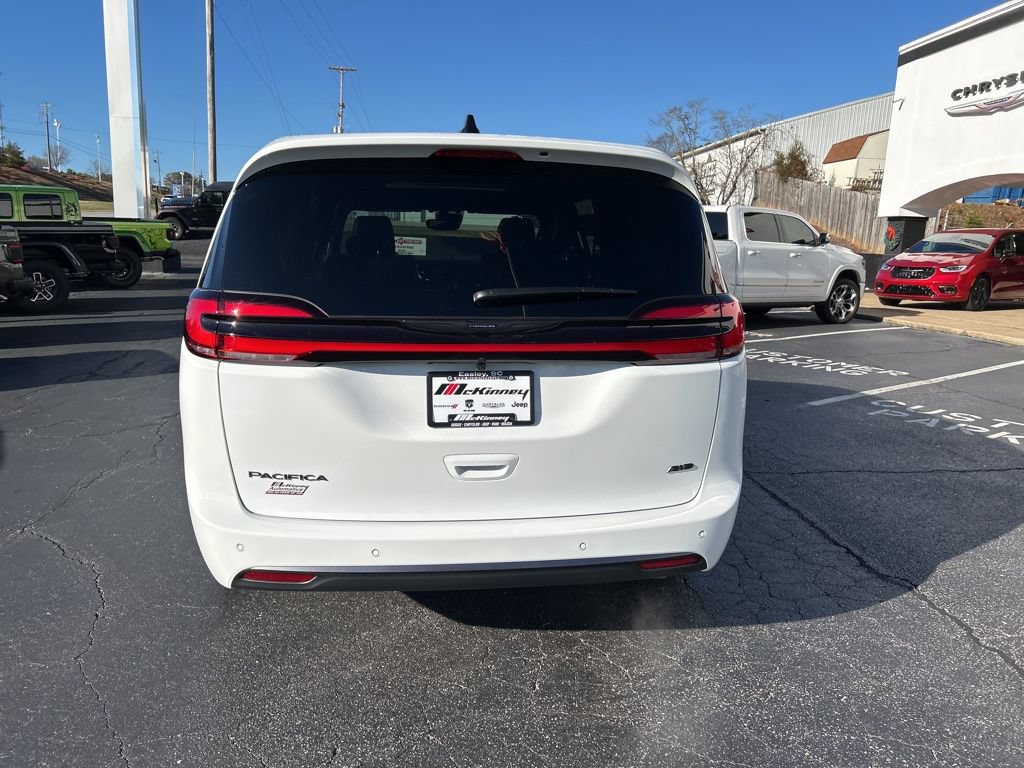 New 2026 Chrysler Pacifica Select AWD/4WD image 9