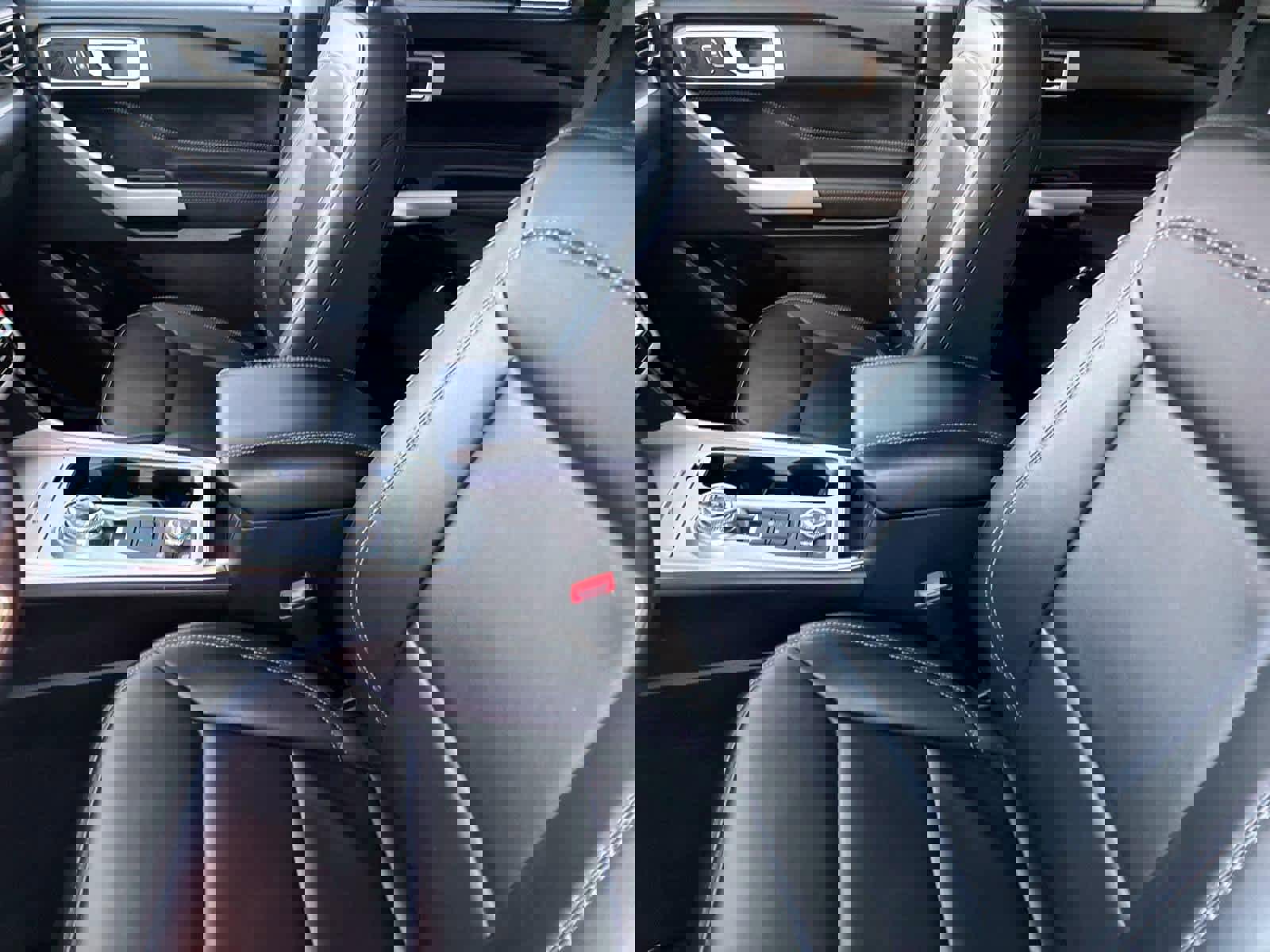 Used 2024 Ford Explorer XLT image 16