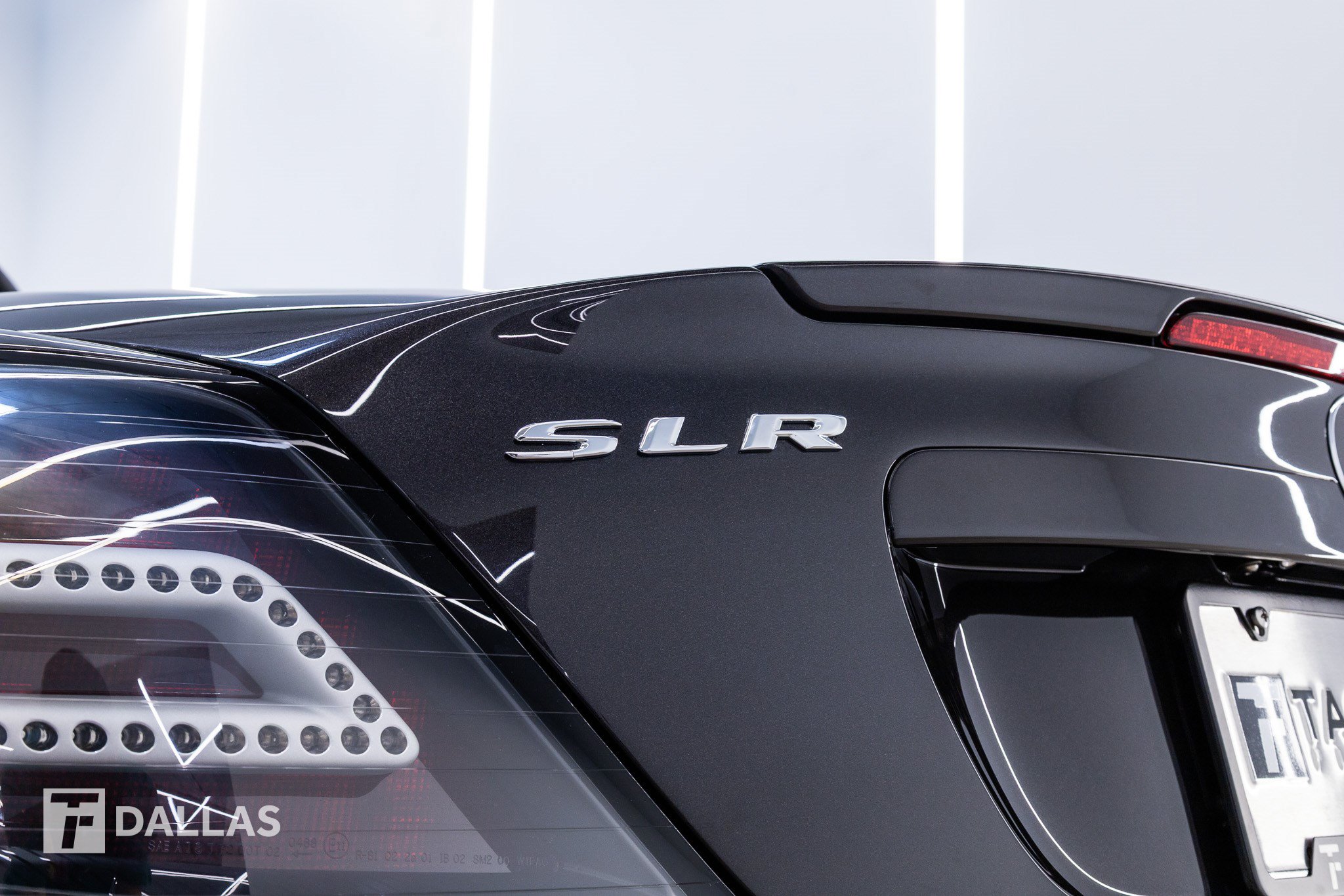 Used 2008 Mercedes-Benz SLR image 11