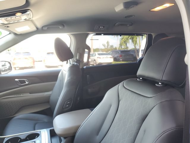 Certified 2025 Kia Carnival EX FWD image 16