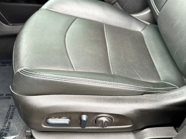 Used 2023 GMC Terrain SLT w/ Elevation Edition image 18