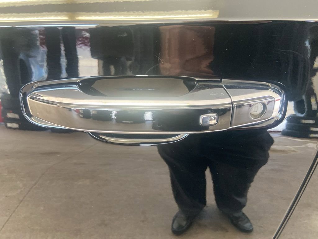 Used 2021 GMC Yukon SLT AWD/4WD image 9