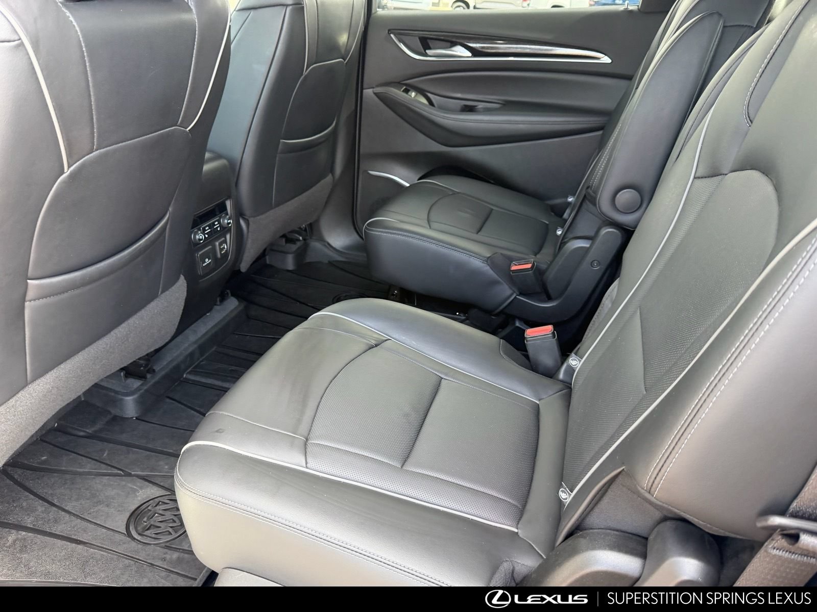 Used 2020 Buick Enclave Avenir w/ Avenir Technology Package FWD image 17