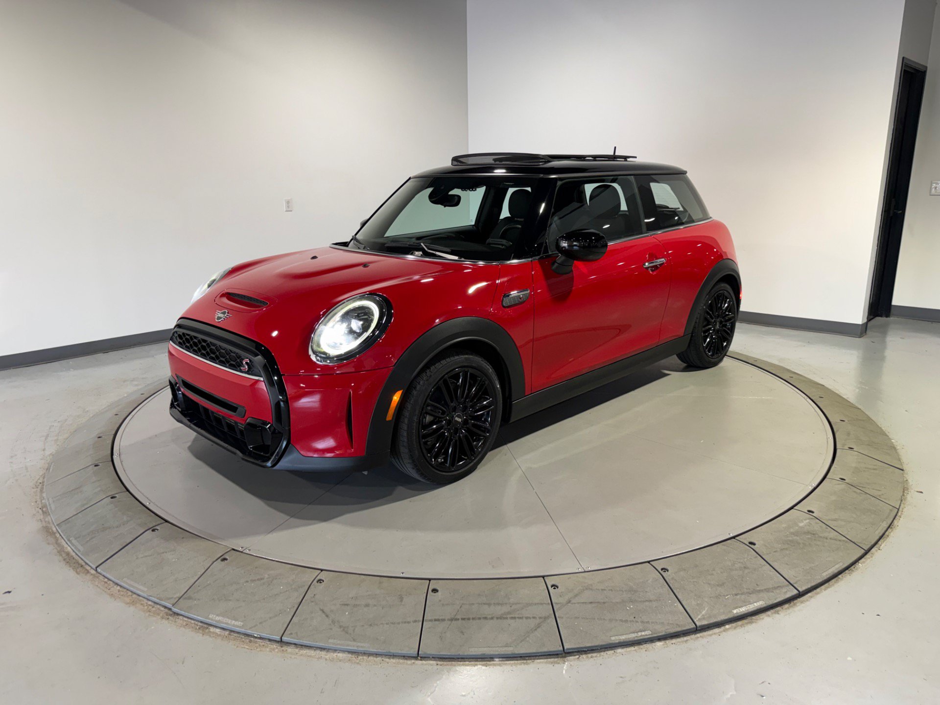 Used 2023 MINI Cooper S FWD image 4